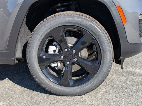 New 2025 Jeep Grand Cherokee Limited w/ Black Appearance Package image 11