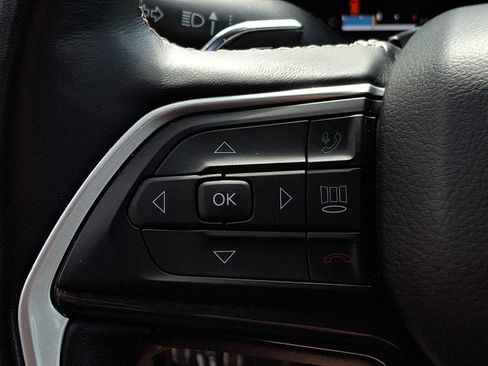 Used 2022 Jeep Grand Cherokee L Laredo AWD/4WD image 19