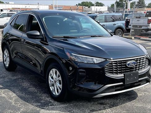 Used 2020 Ford Explorer XLT w/ Equipment Group 202A AWD/4WD image 34