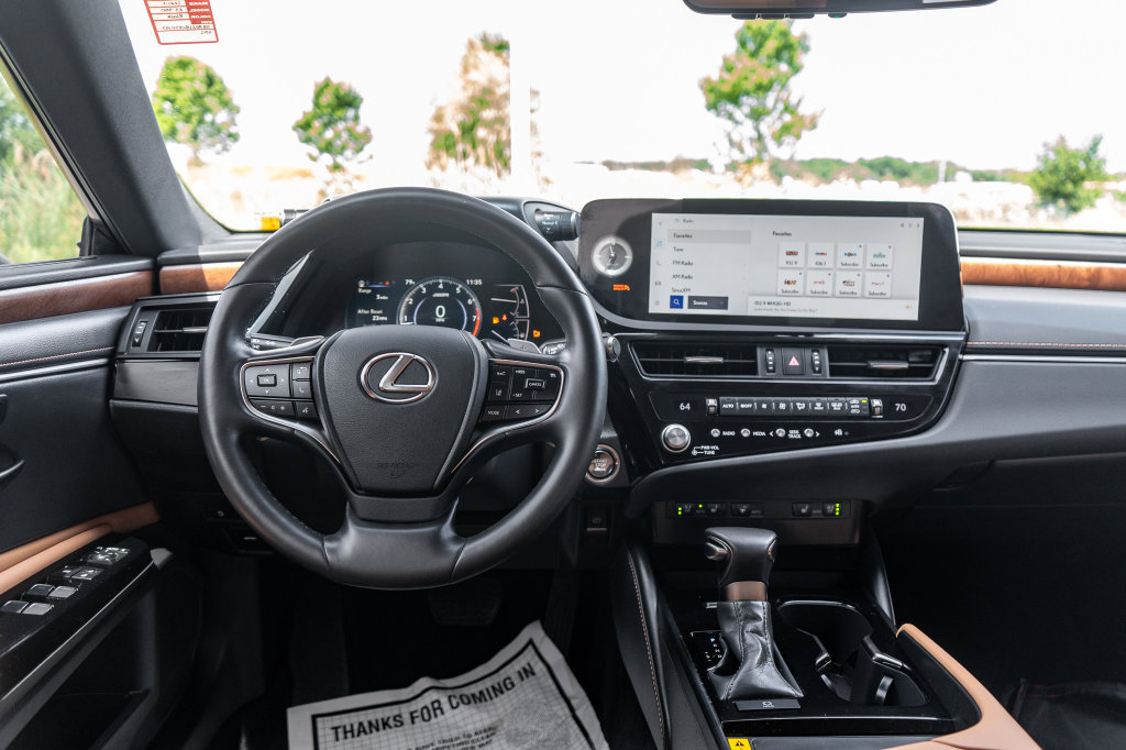 Used 2025 Lexus ES 350 w/ Accessory Package (Z2) FWD image 15