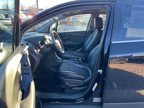 Used 2019 Chevrolet Trax LT w/ Sun & Sound Package image 13