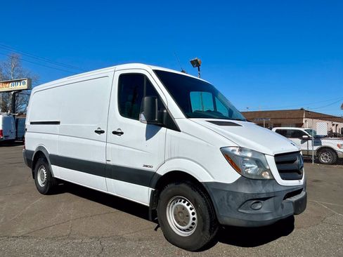 Used 2015 Mercedes-Benz Sprinter 2500 w/ Driver Comfort Package image 8