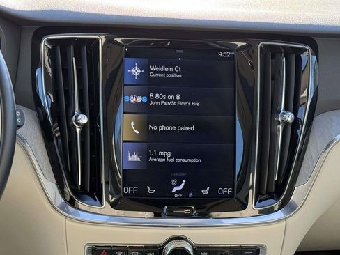 Used 2021 Volvo V60 T5 Cross Country image 10