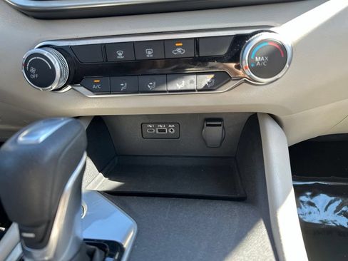 Used 2025 Nissan Altima 2.5 SV FWD image 33
