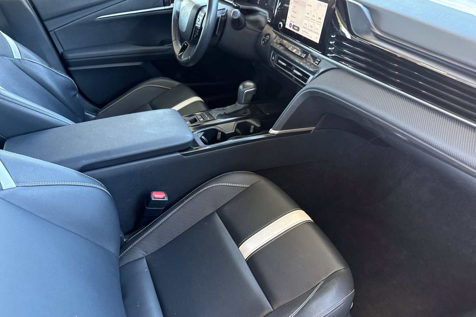Used 2025 Toyota Camry SE FWD image 24