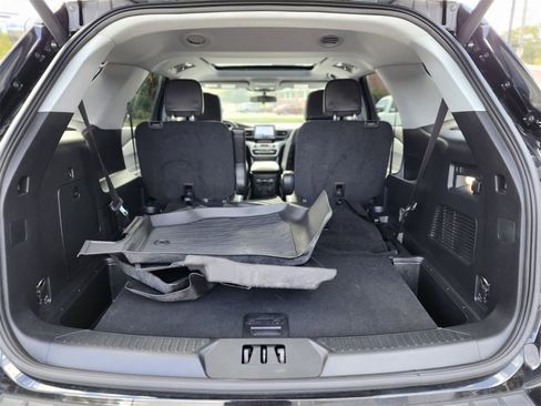 Certified 2022 Ford Explorer XLT w/ Equipment Group 202A image 33