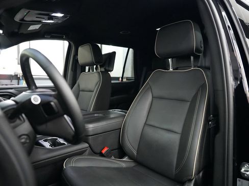 Used 2024 GMC Yukon SLT w/ SLT Luxury Package AWD/4WD image 29