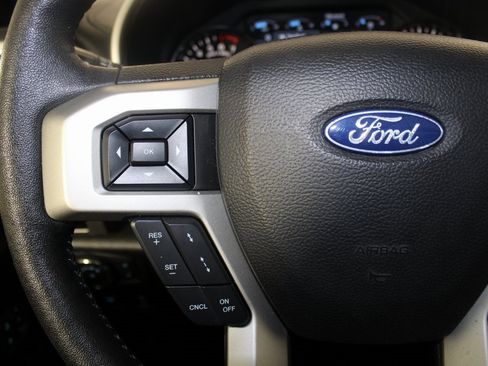 Certified 2019 Ford F150 Lariat w/ Equipment Group 502A Luxury image 21