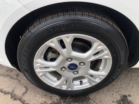 Used 2015 Ford Fiesta SE image 10