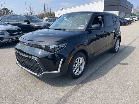 Certified 2023 Kia Soul S image 7