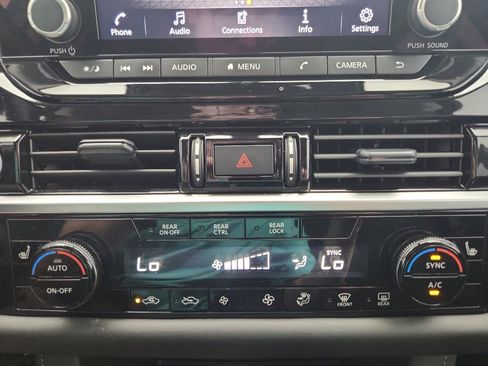 Used 2024 Nissan Pathfinder SV image 22