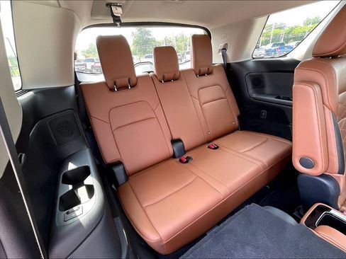 Used 2023 Nissan Pathfinder Platinum AWD/4WD image 25