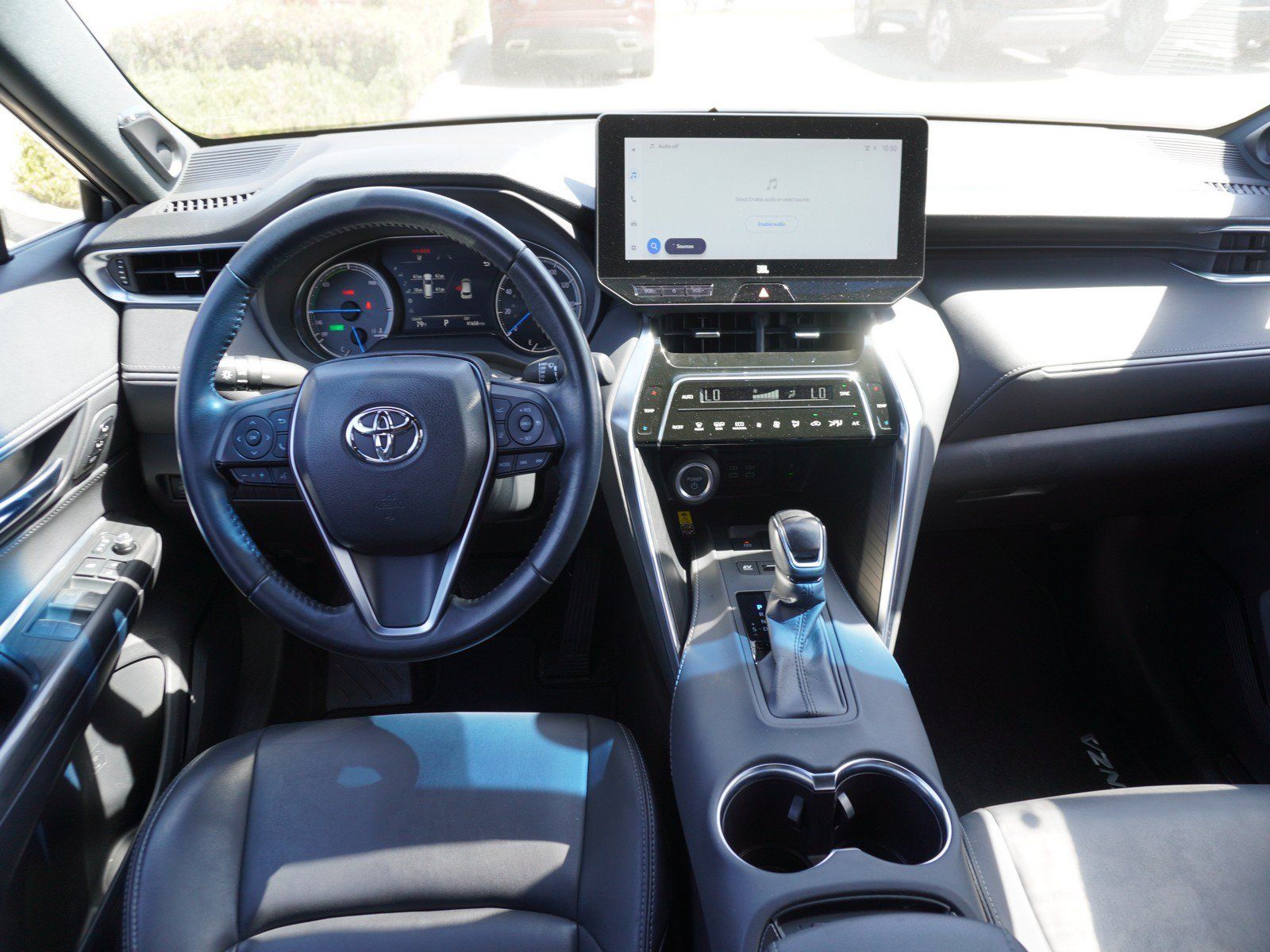 Used 2024 Toyota Venza XLE AWD/4WD image 2