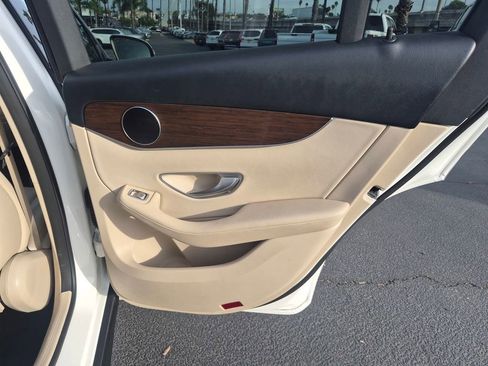 Used 2021 Mercedes-Benz GLC 300 image 25