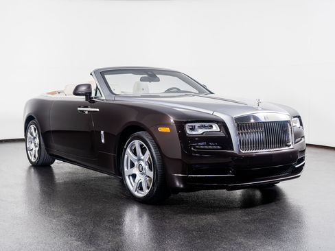 Used 2017 Rolls-Royce Dawn image 4