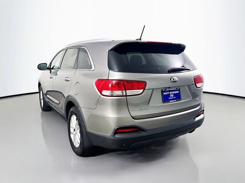 Used 2017 Kia Sorento FWD image 7
