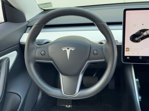 Used 2019 Tesla Model 3 Standard Range Plus image 19