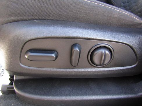 Used 2018 Chevrolet Equinox LT image 12