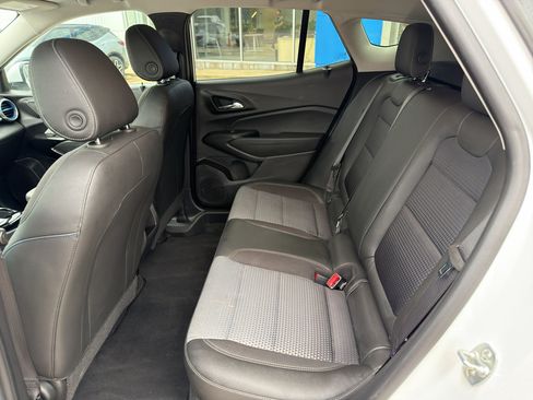 Used 2025 Chevrolet Trax LT FWD image 5