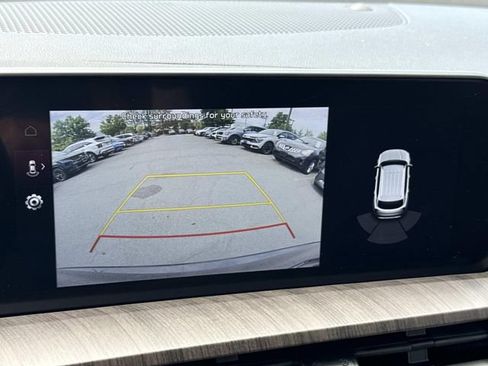 Used 2024 Kia Telluride EX w/ EX Captain's Chair Package FWD image 21