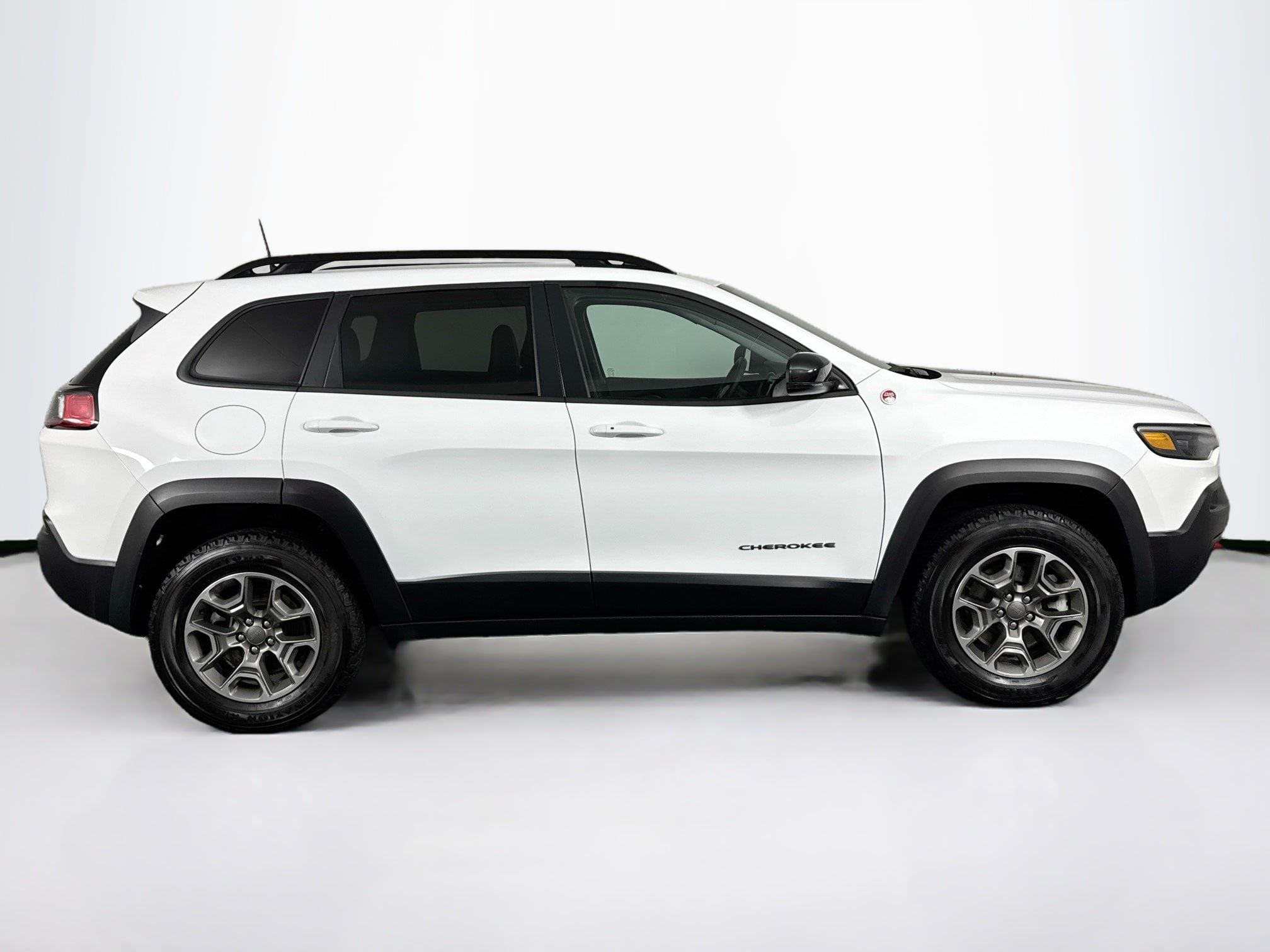 Used 2022 Jeep Cherokee Trailhawk AWD/4WD image 16