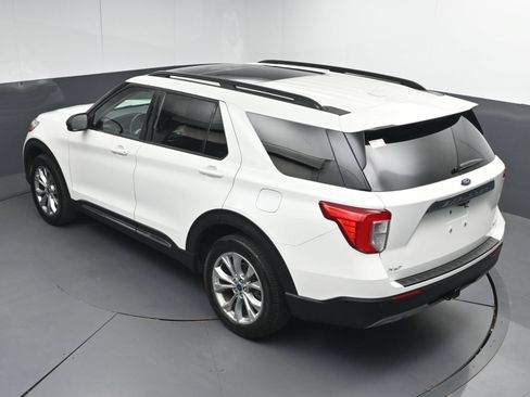 Used 2021 Ford Explorer XLT w/ Equipment Group 202A AWD/4WD image 39