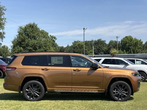 New 2026 Jeep Grand Cherokee L Limited AWD/4WD image 4