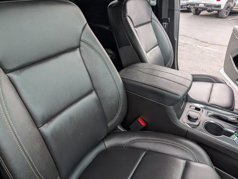 Used 2023 Chevrolet Traverse LT FWD image 23