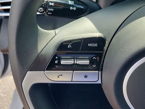 Used 2025 Hyundai Elantra SE FWD image 18