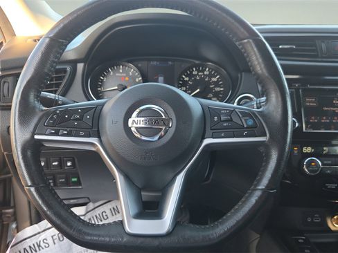 Used 2019 Nissan Rogue SV w/ Premium Package image 11