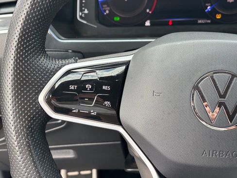 Used 2022 Volkswagen Tiguan SEL R-Line image 16