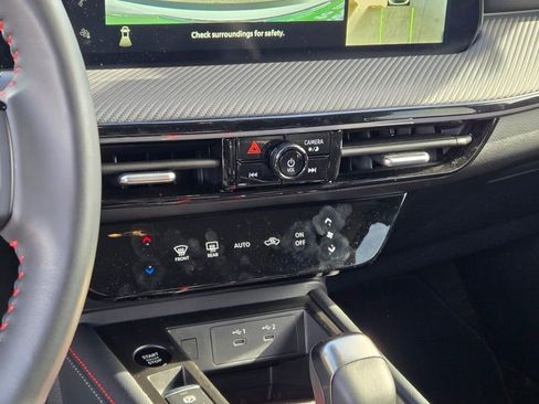 Used 2025 Nissan Kicks SR image 23