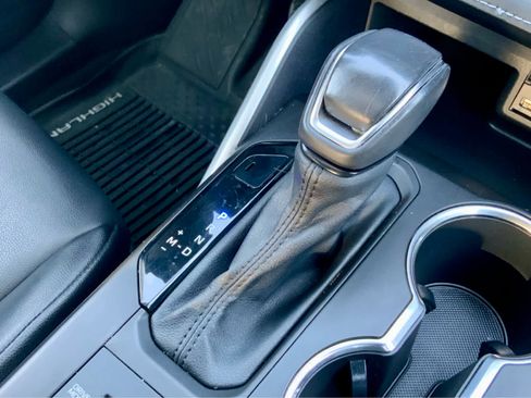 Used 2021 Toyota Highlander XLE image 47