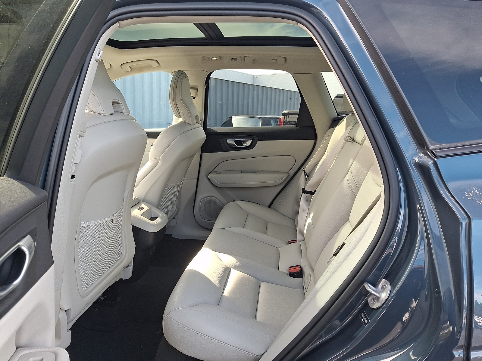 Certified 2024 Volvo XC60 B5 Plus w/ Climate Package AWD/4WD image 10