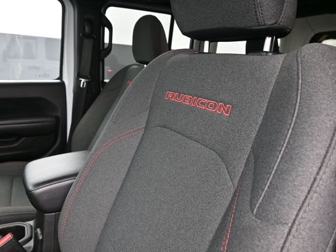 Used 2025 Jeep Wrangler Unlimited Rubicon image 14