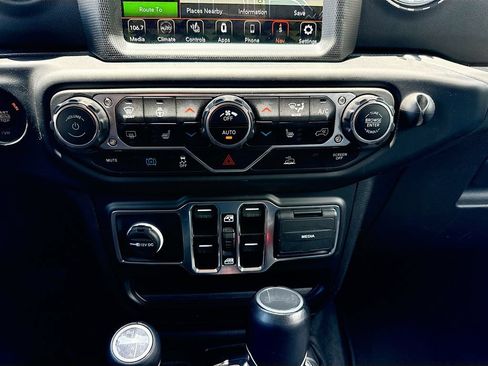 Used 2022 Jeep Wrangler Unlimited Sahara w/ Cold Weather Group AWD/4WD image 18