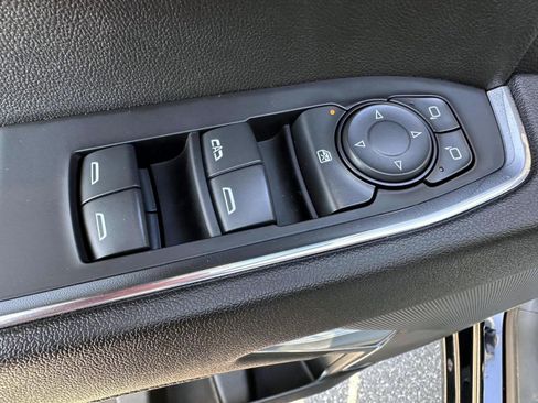 Used 2023 Chevrolet Silverado 1500 LT w/ Protection Package AWD/4WD image 9