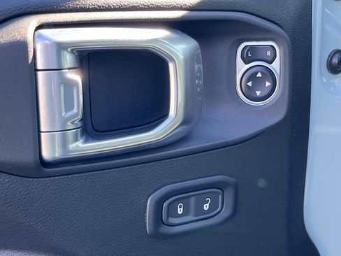 Used 2024 Jeep Wrangler Unlimited w/ Convenience Group image 20