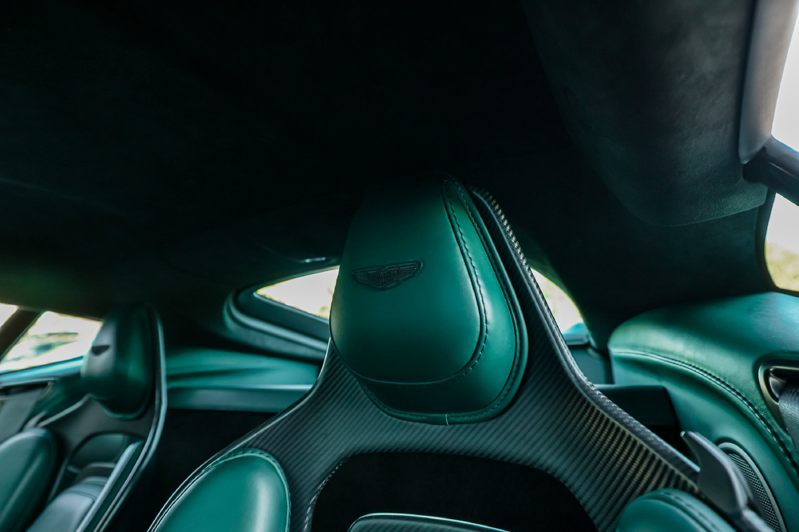Used 2023 Aston Martin V12 Vantage RWD image 28