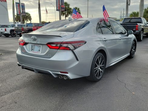 Used 2022 Toyota Camry SE image 11
