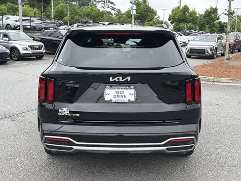 Used 2023 Kia Sorento EX w/ Panoramic Sunroof Package FWD image 6