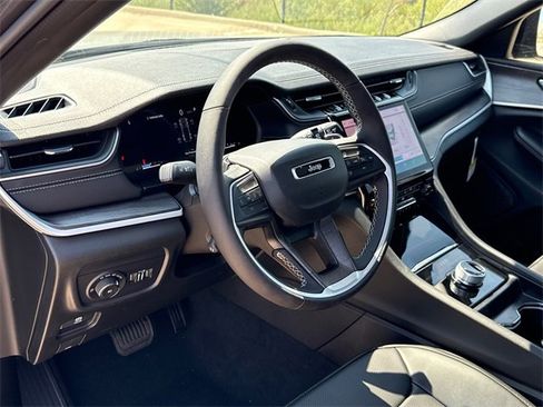 New 2025 Jeep Grand Cherokee Limited w/ Luxury Tech Group II image 19