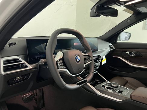 Used 2025 BMW 330i xDrive Sedan w/ Premium Package AWD/4WD image 4