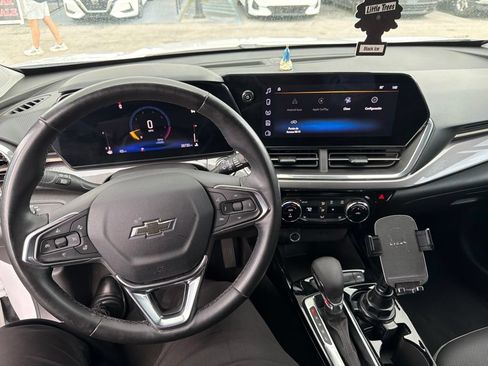 Used 2025 Chevrolet Trax ACTIV FWD image 10