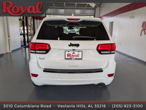 Used 2018 Jeep Grand Cherokee Altitude image 3