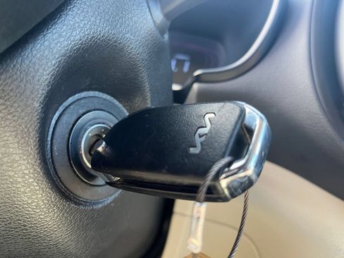Used 2025 Kia Soul LX w/ LX Technology Package FWD image 21
