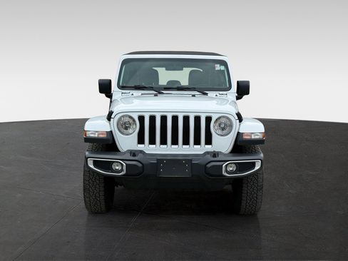 Used 2018 Jeep Wrangler Unlimited Sahara AWD/4WD image 2
