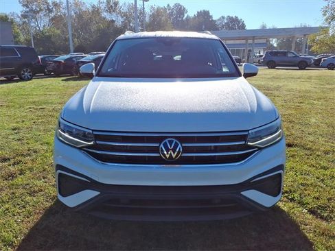 Used 2023 Volkswagen Tiguan SE image 19
