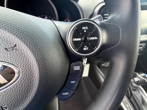 Used 2018 Kia Soul + FWD image 16