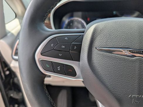 Used 2023 Chrysler Pacifica Limited FWD image 27